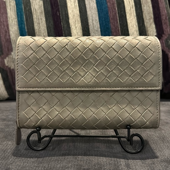 Authentic Bottega Veneta Intrecciato 6x4 Leather Wallet In Limestone - Picture 4 of 12